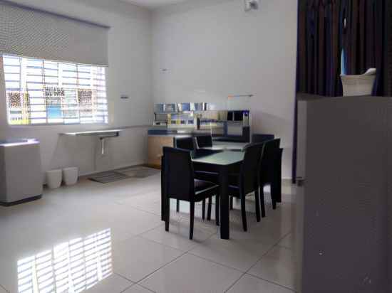 3 Airconditioned Bedroom in Muar Town Dining/Meeting Rooms