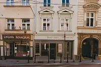 Miss Sophie's Olomouc - Boutique Hotel Отели рядом с достопримечательностью «Haunted House»