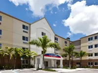 Candlewood Suites Fort Myers-Sanibel Gateway Hotel di Fort Myers