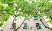 Help Yourself Hostels - Parede Hotels in Carcavelos