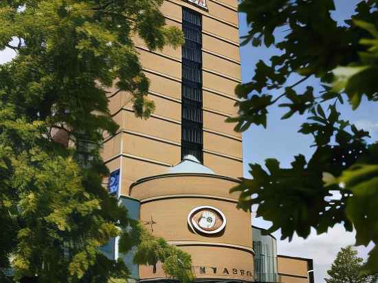 Hilton Belfast Hotel Exterior