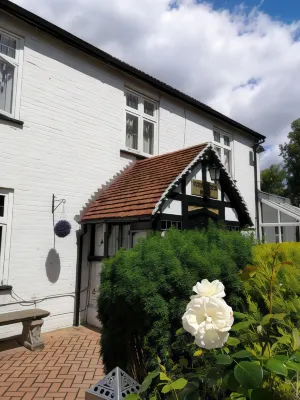 The Tudor Hotel Hotels near Pinner Memorial Park Childrens' Playground