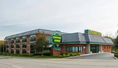 Visitor's Inn Hotels near Hamilton John C. Munro International Airport