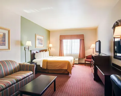 Quality Inn & Suites Near University Hotels near Academy Sports + Outdoors