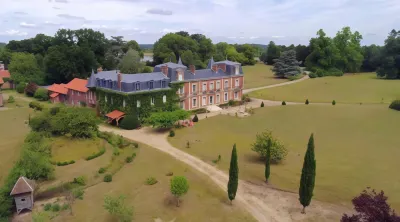 Château Le Quesnoy Hôtels à : Longueil-Sainte-Marie