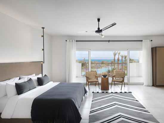 Serry Beach Resort Rooms