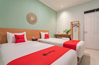 RedDoorz Plus @ Bagusrangin Street Hotels in Coblong