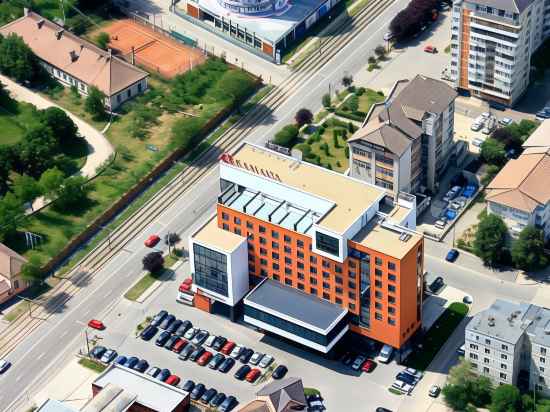 Ramada by Wyndham Oradea Hotel Exterior