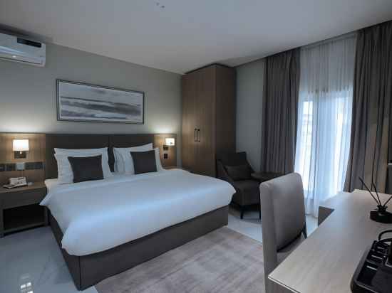 Knightsbridge Hotel & Suites Rooms