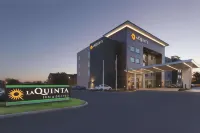 La Quinta Inn & Suites by Wyndham Terre Haute Hotels near FYE