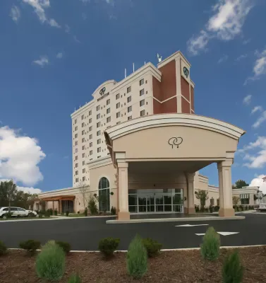 DoubleTree by Hilton Greensboro Hotels near Elmsley Square Shoppes