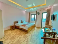 Minh Thuy Hotel Dien Bien Phu -BayLuxury Hotels near LongThành Watch