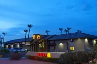 Super 8 by Wyndham Chandler Phoenix Hotels near Sky Harbor International Airport