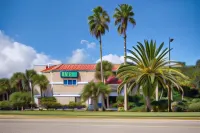 Quality Inn & Suites St Augustine Beach Area Hotels in der Nähe von Las Olas Massage and Wellness