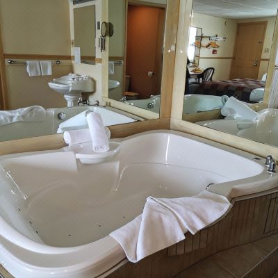 Junior Suite, 1 Queen Bed (Double Jacuzzi) Hotel Motel La Marquise Promo Code