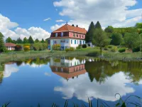 Jagdschloss Lalendorf Hotels in der Nähe von Seepromenade