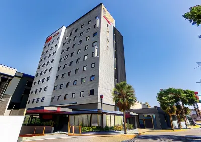 Ibis Tijuana Zona Rio Отели рядом с достопримечательностью «Парк Ломас де Сан Педро»