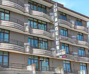 Hotel Los Angeles Hotels near Cabarceno Nature Park