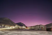 Radisson Blu Polar Hotel, Spitsbergen Hotels near Denkmal