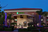 Holiday Inn Express Temecula Hotels near Bliss Crystals