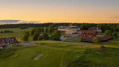 Johannesbergs slott Hotels near Rö kyrka