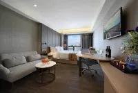 Hanyong Rui Hotel (Shenzhen Airport Branch) Hotels near Xiangfu Garden