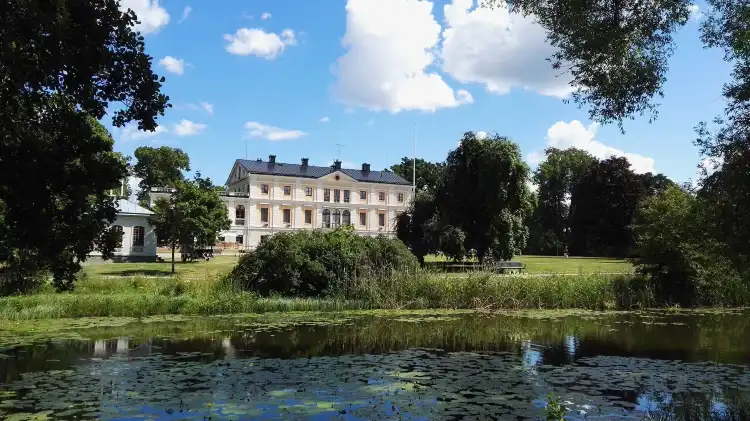 Hotels near Tomsängen