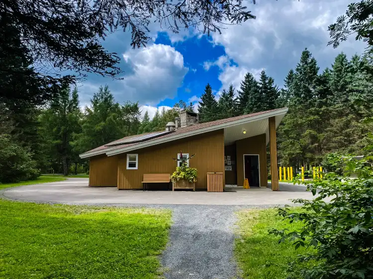 Hotels near St. John the Baptist Anglican Church and St. Paul's United Church