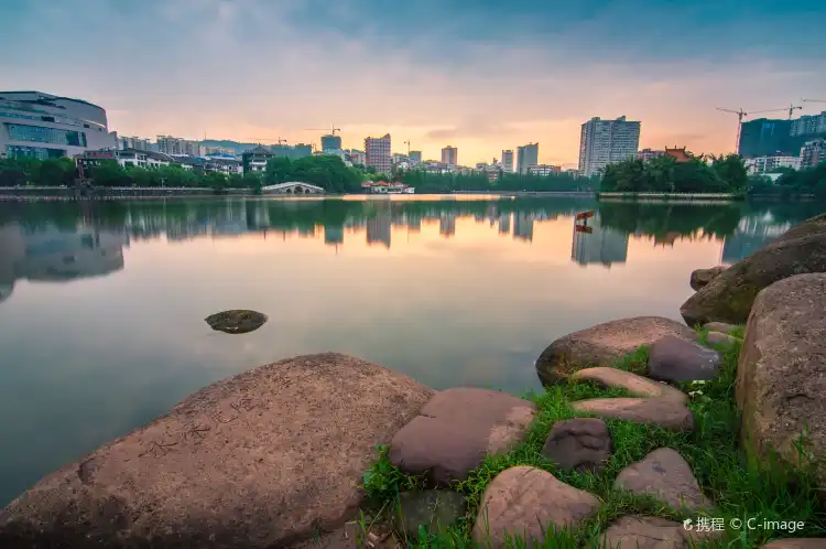 Hotels near Pujing Fresh Milk Store