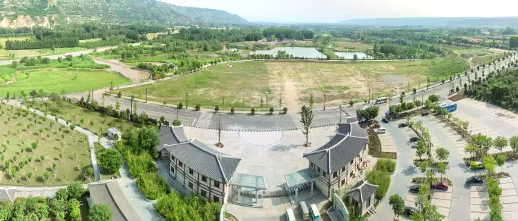 Hotels near Lingbao Gymnasium