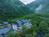 Jiuzhaigou Forest and Water, Light Luxury and Beautiful Accommodation Hotels in Jiuzhaigou