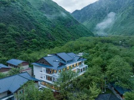 Jiuzhaigou Forest and Water, Light Luxury and Beautiful Accommodation