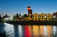 Napa River Inn Hotels near Hanes