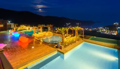 Friemily Poolvilla & Hotel Отели рядом с достопримечательностью «Коджедо»