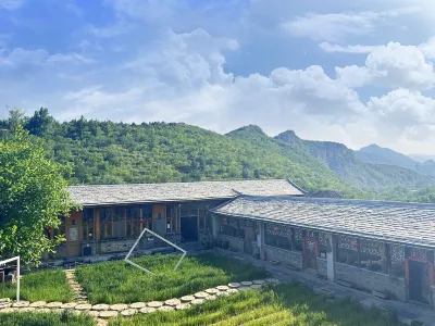 Qiyu Gushan Home Light Luxury Private Tang Inn (Miaofengshan) Hotel berhampiran Yanqing Railway Station