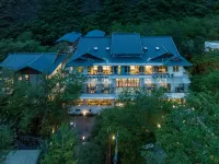 Jiuzhaigou Forest and Water, Light Luxury and Beautiful Accommodation Hotels in Jiuzhaigou