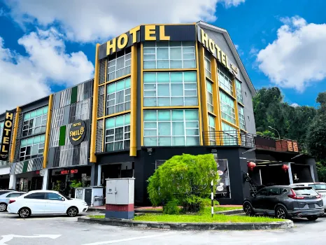 Smile Hotel Seri Kembangan Hotels near MAEPS Serdang