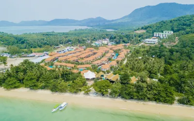 Blue Bay Resort - Access to Pool and Beach-Phuket & Krabi