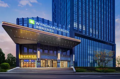 Wyndham Garden Yichang Hotels near Yichang Railway Station