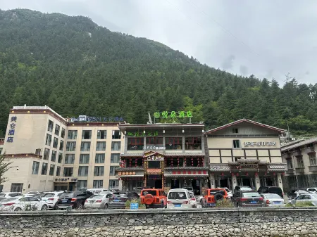 Yueduo Hotel (Jiuzhaigou Scenic Area)