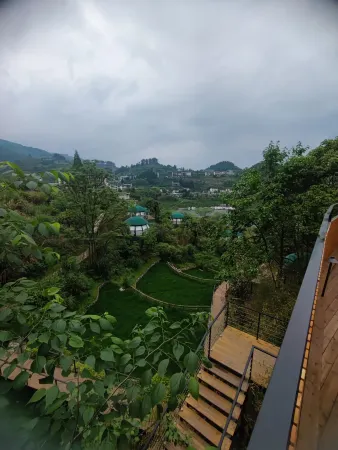 Zhenpuying Homestay (Furong Town Waterfall Branch)