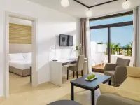 H10 Suites Lanzarote Gardens Отели рядом с достопримечательностью «Lanzarote Aquarium»