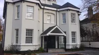 Viridian Apartments in Farnborough Serviced Apartments - Alexandra House Hotel berhampiran St Michael's Abbey