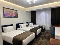 Garnet Mir Hotel Hotels near Grecheskiy Kul'turnyy Tsentr