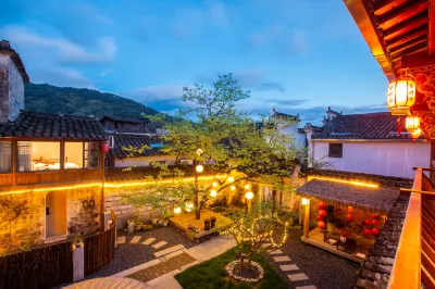 Hongcun Daiqingfang Nanhub Huizhou Ancient Style Experience Homestay Hotels near Biandanpu Village