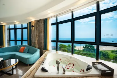 No.7 Mansion Light Luxury Seaview Hotel (Fangchenggang Sankuaishi Branch)