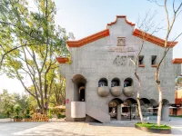 THE TREASURY HOTEL Hotels near La Chapelle