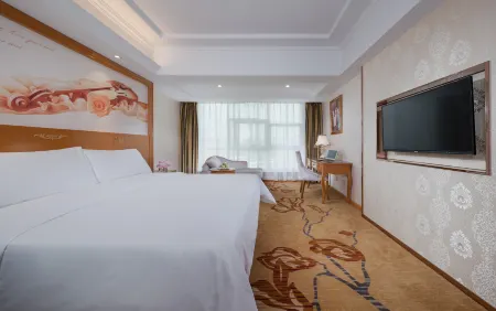 Vienna Hotel (Guangzhou G105 National Road Xialiang Subway Station)