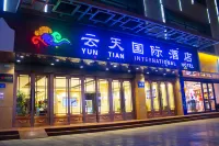 Dunhuang Yuntian International Hotel (Shazhou Night Market) Hotel in zona Yueya Spring