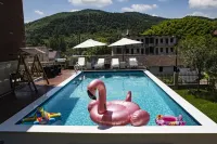 Swallow's Nest Swimming Pool Homestay Hotels in Tonglu